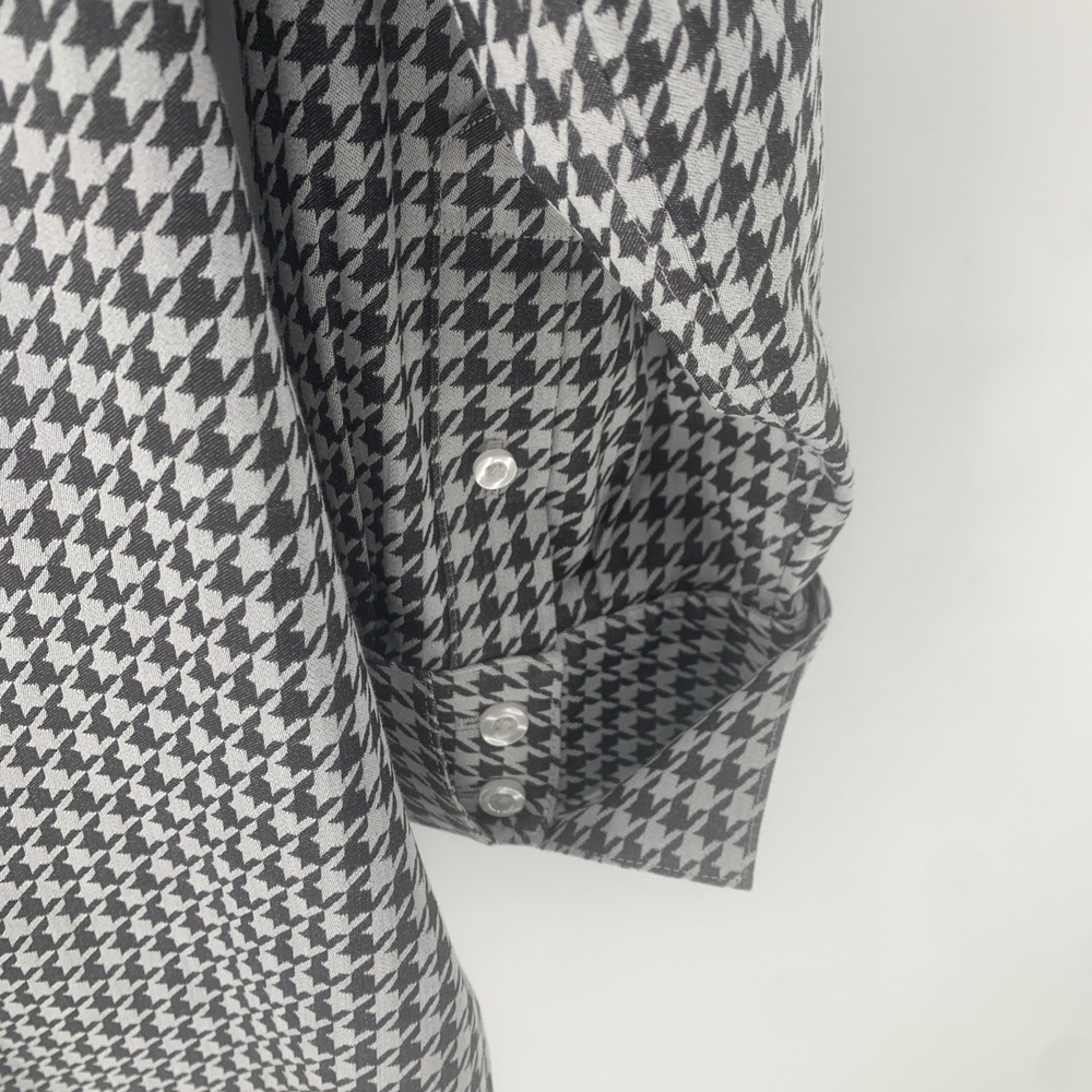 Chico's 2 No-Iron Coolmax All-Seasons Stretch Black Houndstooth Shirt Size 2 - Picture 8 of 9